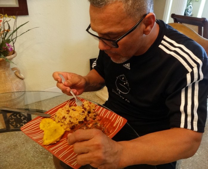 Probando el plato con la Salsa del chefBoyardee