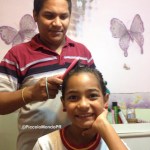 Peinando a mi hija 